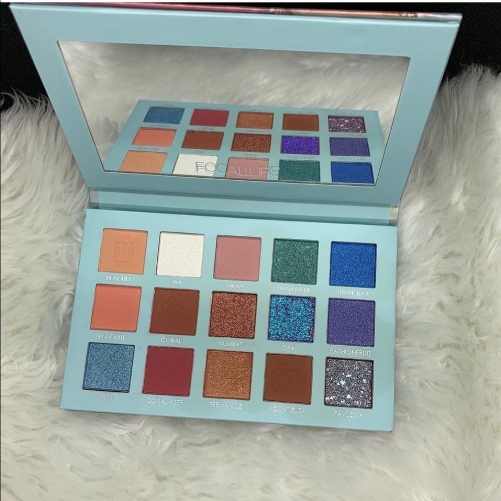 15 Color Eyeshadow Palette in Perth w free Brush